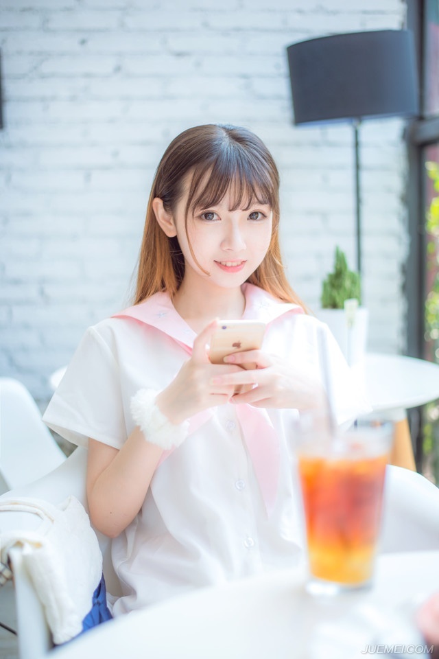 以前总以为，是自己的永远不会离开，后来回头看你离去时才知道，路遥失马力，日久人心凉！